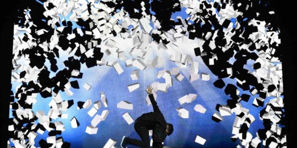 Solo-Projection-Dancer-Black-And-White-Cubes