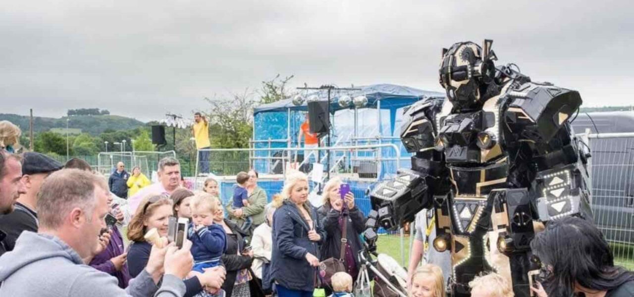 The-Vocal-Robot-At-A-Festival-Appearance
