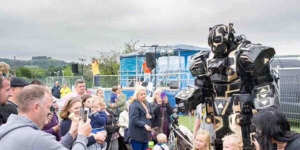 The-Vocal-Robot-At-A-Festival-Appearance