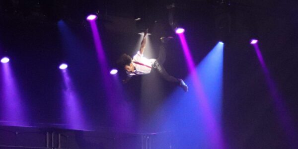Trampoline-Wall-Acrobat-Falling