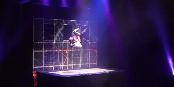 Wall-Trampoline-Stunt-Show-Act