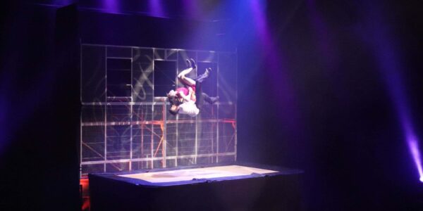 Wall-Trampoline-Stunt-Show-Act