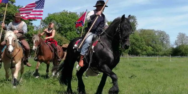 Wild-West-Equestrienne-Stunt-Show-Black-Horse