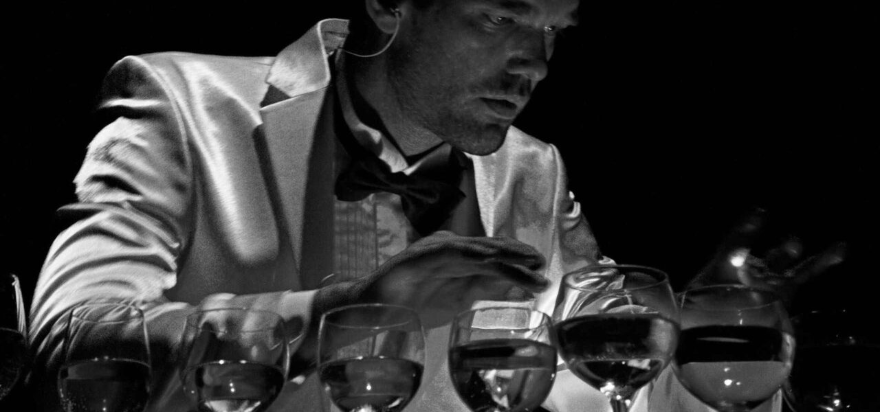 Wine-Glass-Harpist