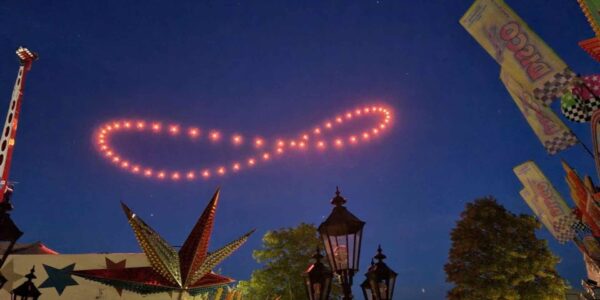Drone-Show-Formation-With-Red-Coloured-Drones