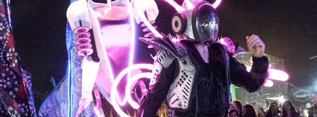 LED-Robots-On-Stilts LED-Robots-On-Stilts