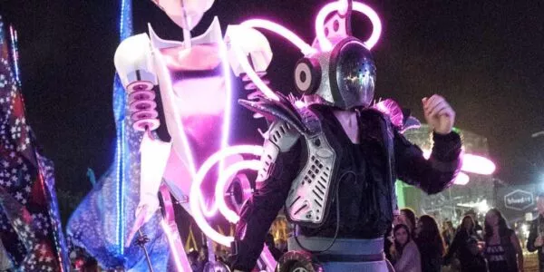 LED-Robots-On-Stilts