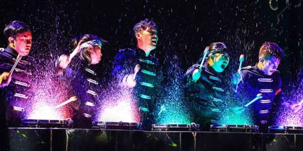 Water-Drumming-Act-Splashing