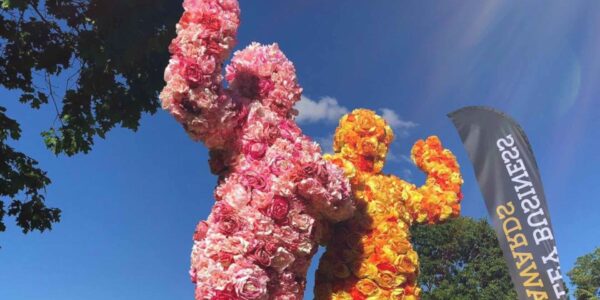 Flower_Performers_Waving