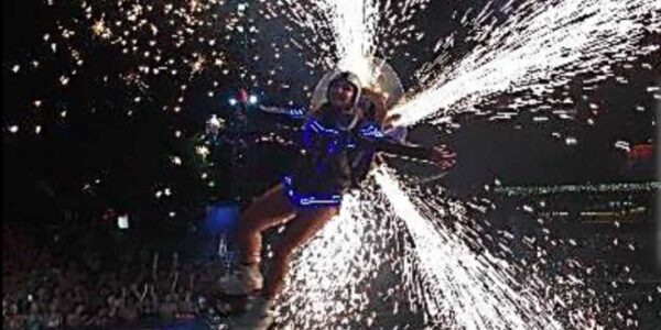 Flyboard-Firework-Performer