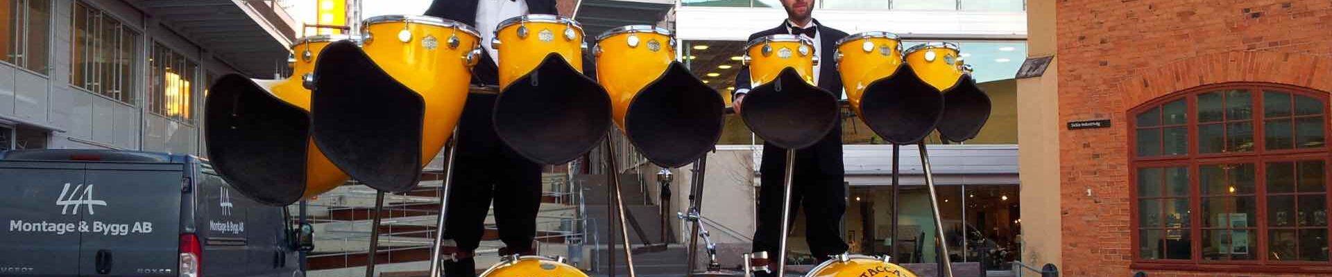 Stilt_Drummers_Outside Stilt_Drummers_Outside