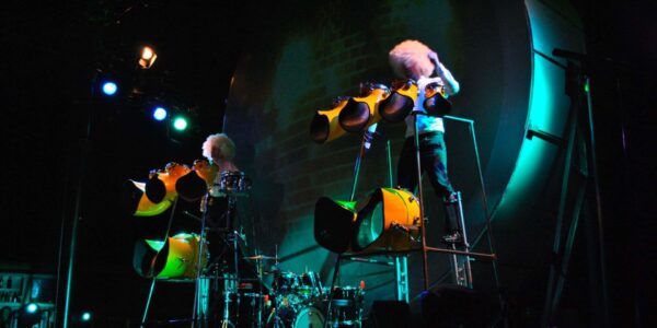 Stilt_Drummers_With_Drum