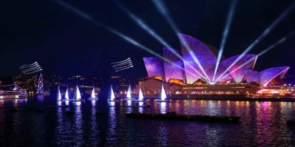 Sydney-Harbor-House-Water-Stunt-Show