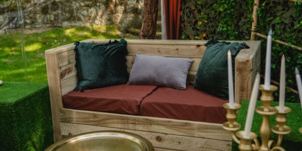 Two-Seater-Pallet-Furniture-Sofa