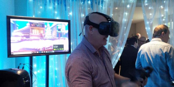VR-Game-Rental-Man-Playing