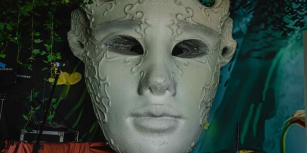 Bespoke-Large-Head-Prop