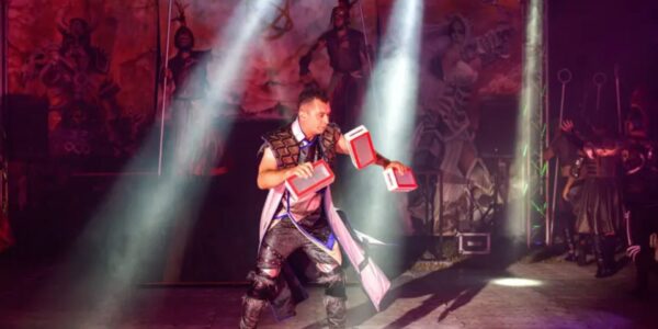 Circus-Show-Juggler