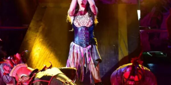 Circus-Show-Performance