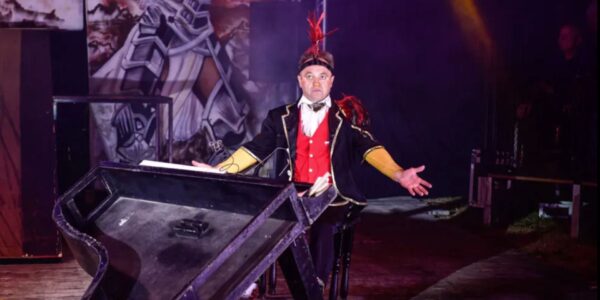 Circus-Show-Piano-Clown