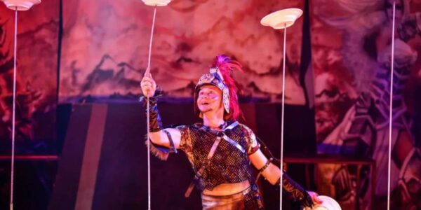 Circus-Show-Plate-Spinner