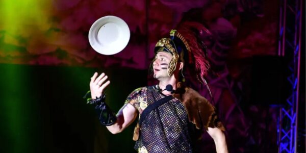 Circus-Show-Plate-Thrower