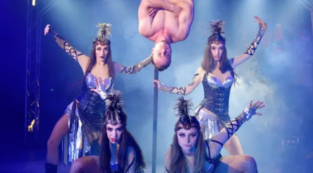Circus-Show-Troupe