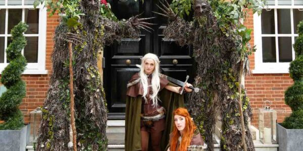 Duo-Of-Tree-Stilt-Walkers