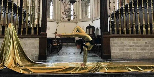Gold-Bow-And-Arrow-Contortion