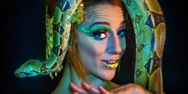Live-Snake-Charmer