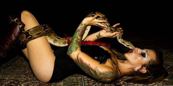 Live-Snake-Charmer-For-Events