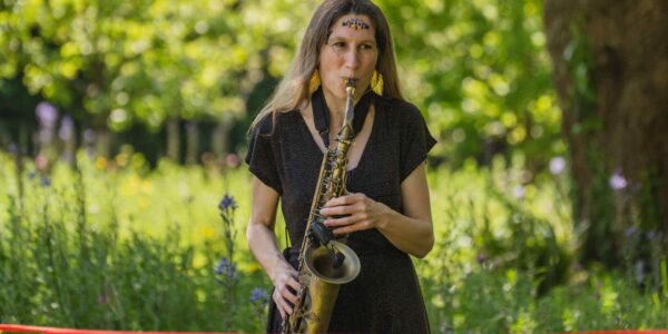 Roaming-Saxophonist