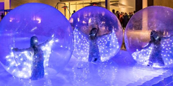 Water-Sphere-Acrobats-With-LEDs