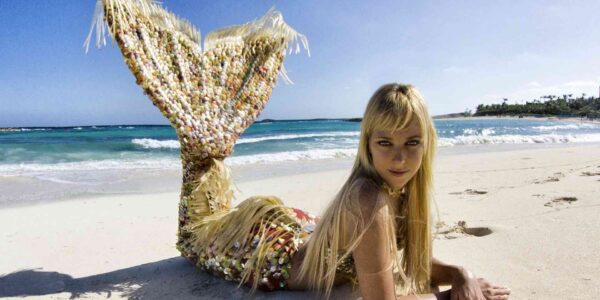 Mermaid-Performer-On-The-Beach
