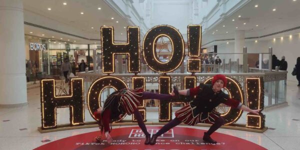 Acrobat-Christmas-Elf-Acrobats