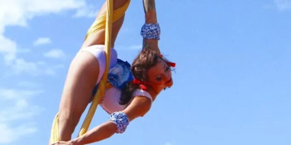Aerial-Sling-Acrobat