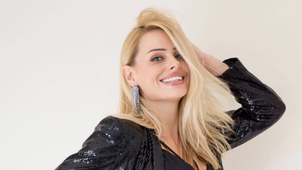 Margot Robbie Lookalike Available for Showstopping Event Appearances and Enchanting Meet and Greets based in the UK