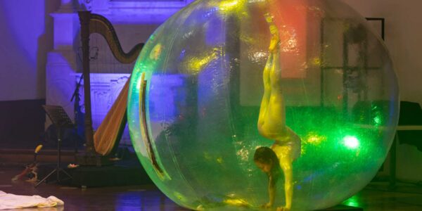Bubble-Acrobat-Sustainable-Themed-Circus