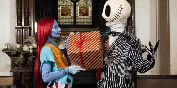 Christmas-Jack-And-Sally-With-Presents