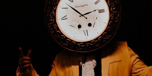 Clock-Themed-Act-For-Events