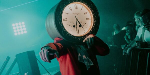 Clock-Themed-Act-With-Audience