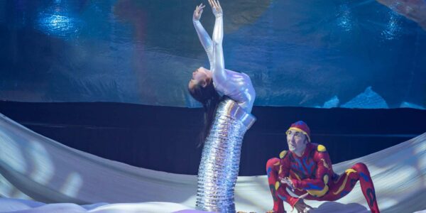 Contortion-Sustainable-Themed-Circus