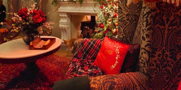 Cushions-And-Luxury-Santas-Grotto-Theming