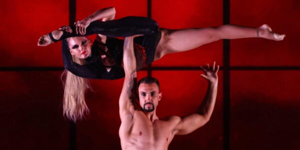 Duo-Odyssey-Live-Aerial-Stunt
