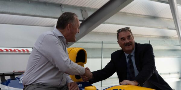 F1-Nigel-Mansell-Shaking-Hands-With-A-Guest