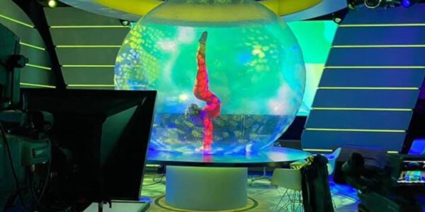 Live-Production-Bubble-Acrobat