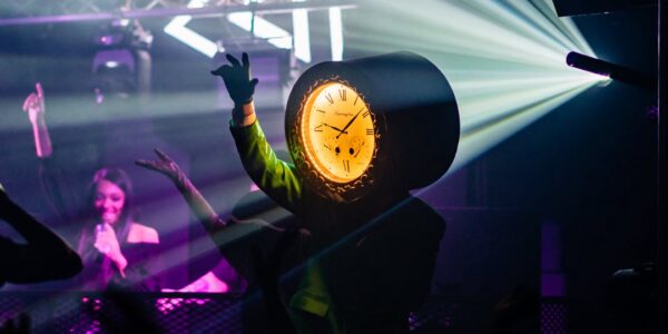 Night-Club-Clock-Head-Act