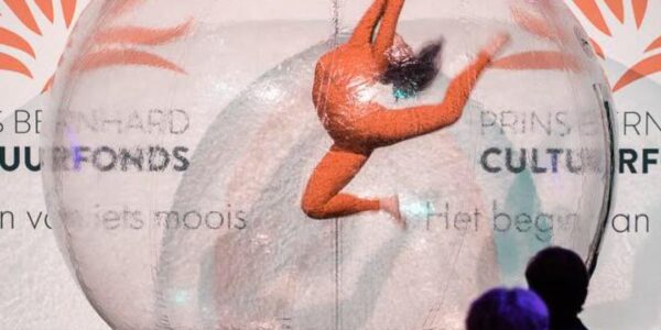 On-Stage-Bubble-Sphere-Show