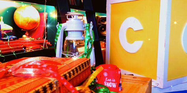 Sparkly-Props-For-Christmas-Toy-Workshop