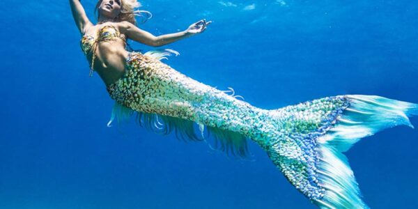 Underwater-Female-Mermaid