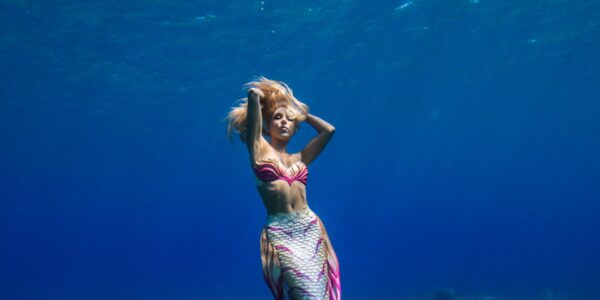 Underwater-Female-Model